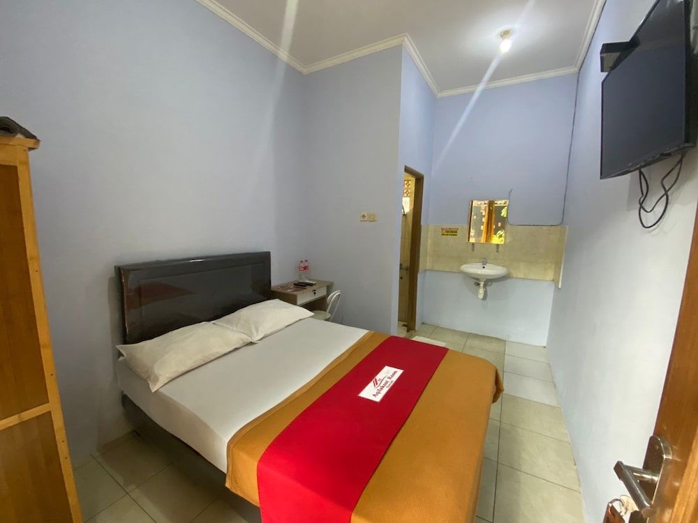 AQILAKOST n CAFE Gadog Puncak Standard Double Room, 1 Queen Bed 5