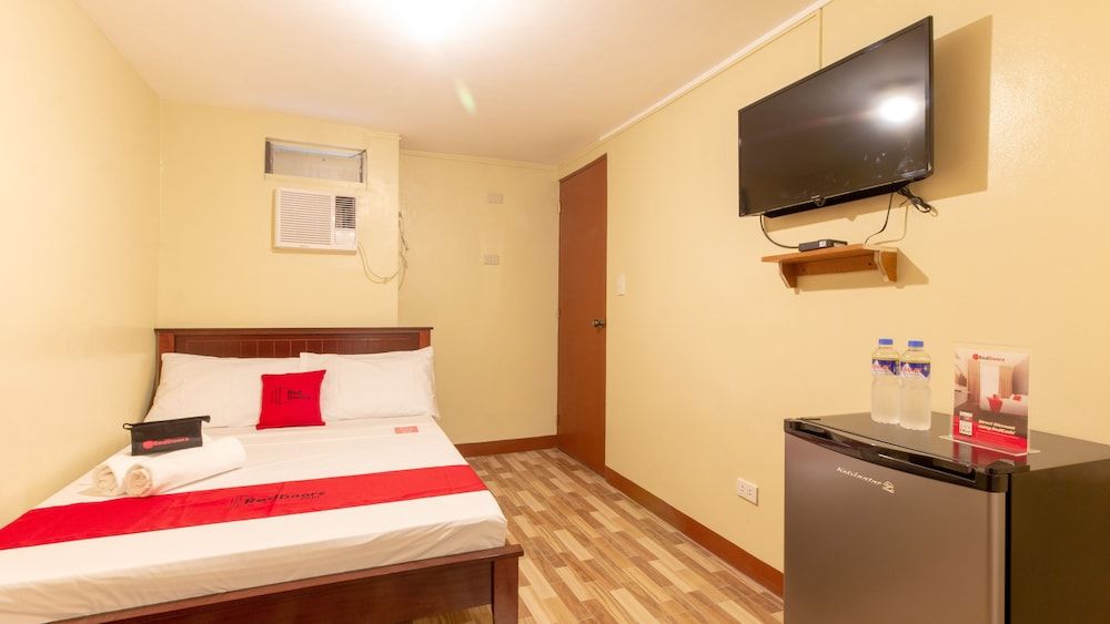 undefined RedDoorz near PNR Espana Station 8