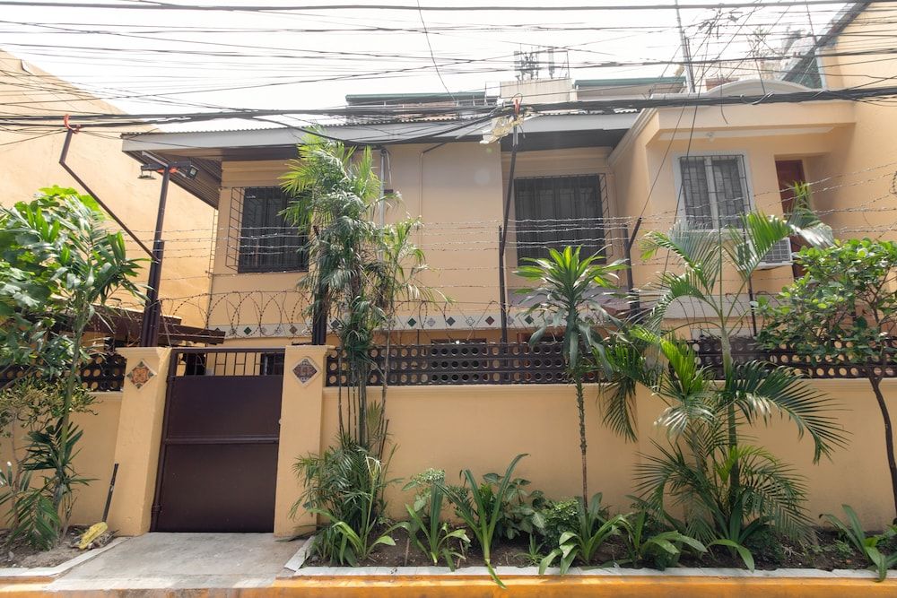 undefined RedDoorz near PNR Espana Station 5