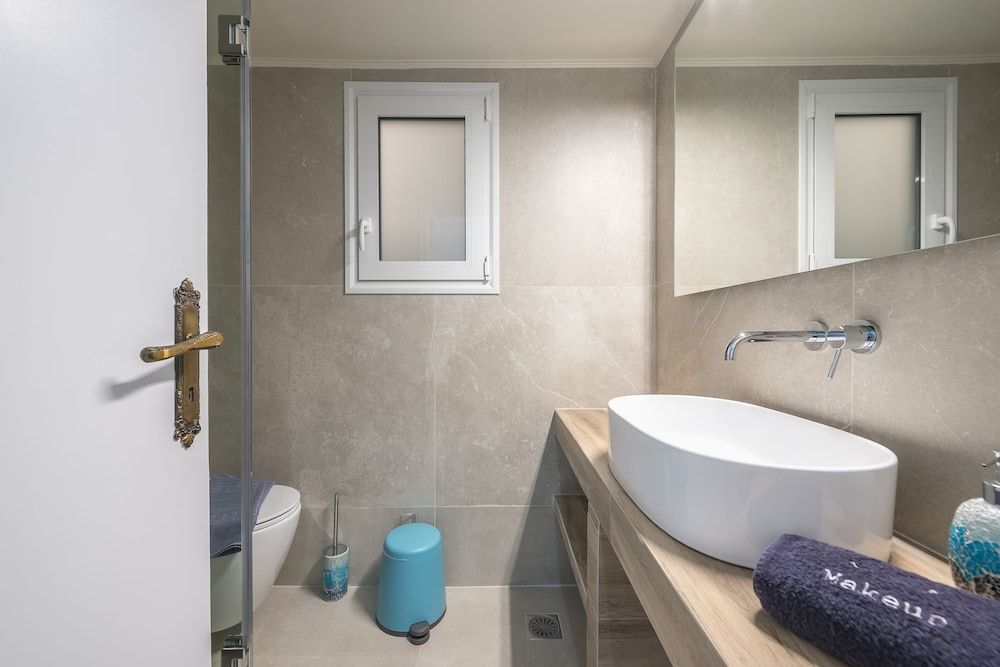 Athens Bright Suite by Cloudkeys City Apartment 23