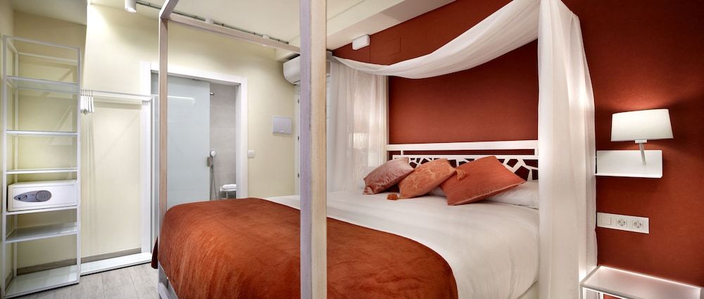 Double Room, Accessible (Living Coral)