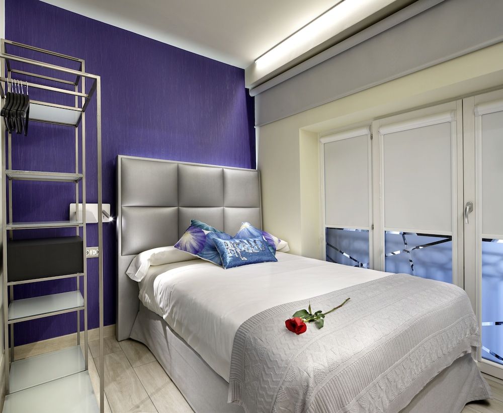 Single Room (Azul Añil)