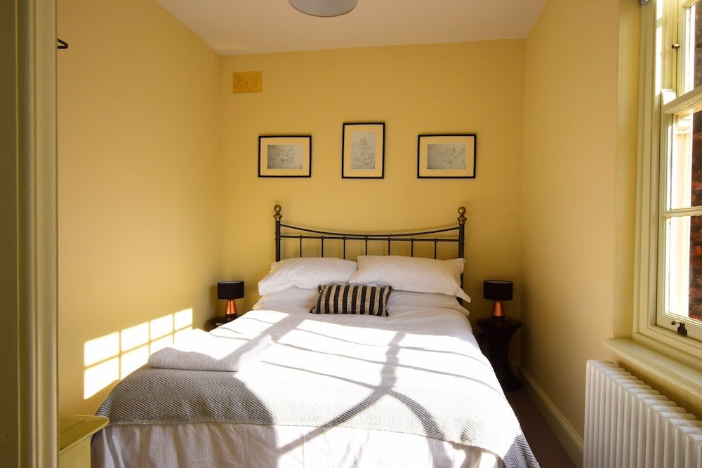 undefined 14 St Saviour's Place 8