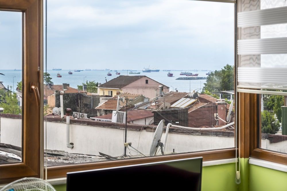 undefined ayka apart 10