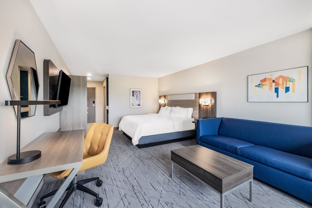 Suite, 1 King Bed, Accessible (Communications)
