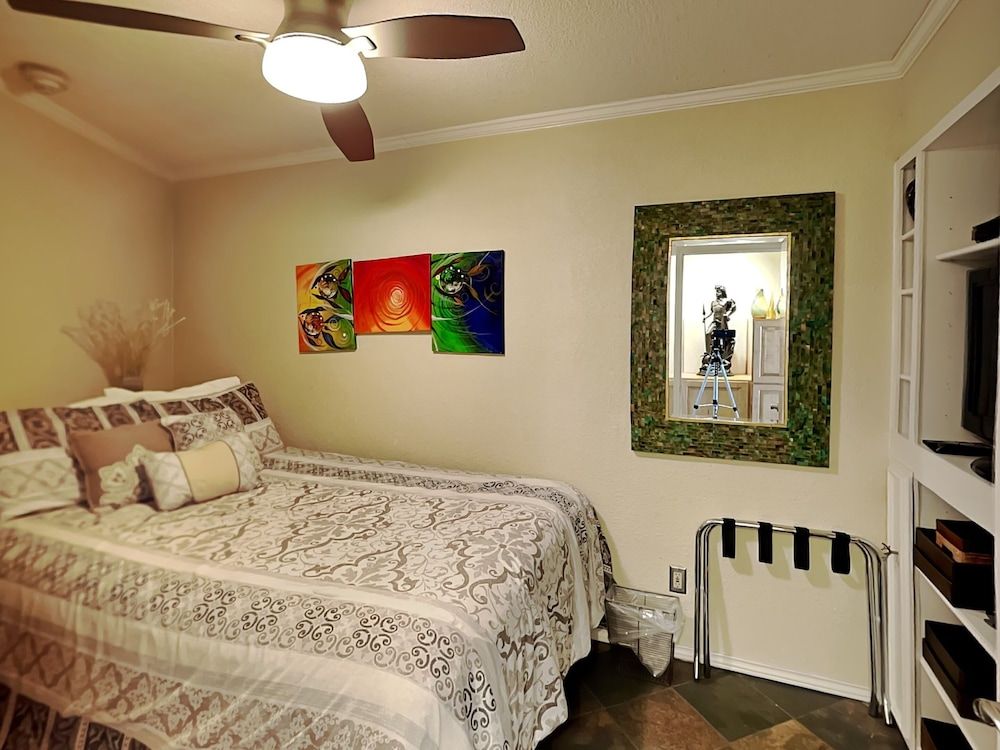 Condo (1 Bedroom)