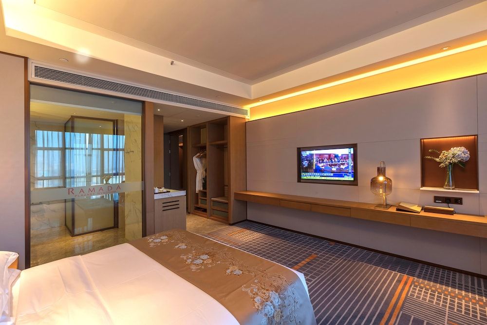 Deluxe Room, 1 King Bed