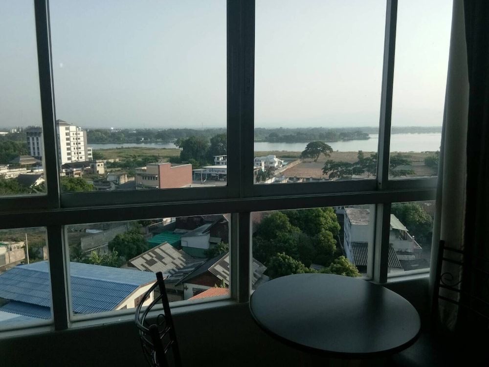 KM Kwanphayao Hotel Deluxe Room 4