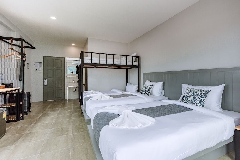 Monotel Aonang Deluxe Quadruple Room, Mountain View 9