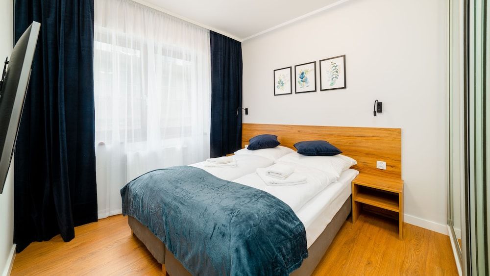 Apartment (16 E)