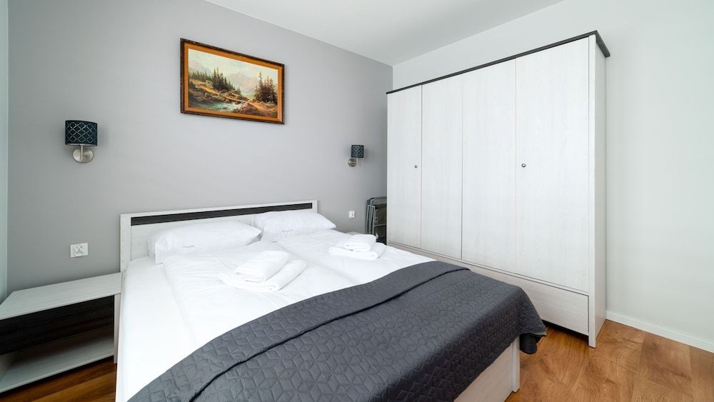 Apartment (7 F)