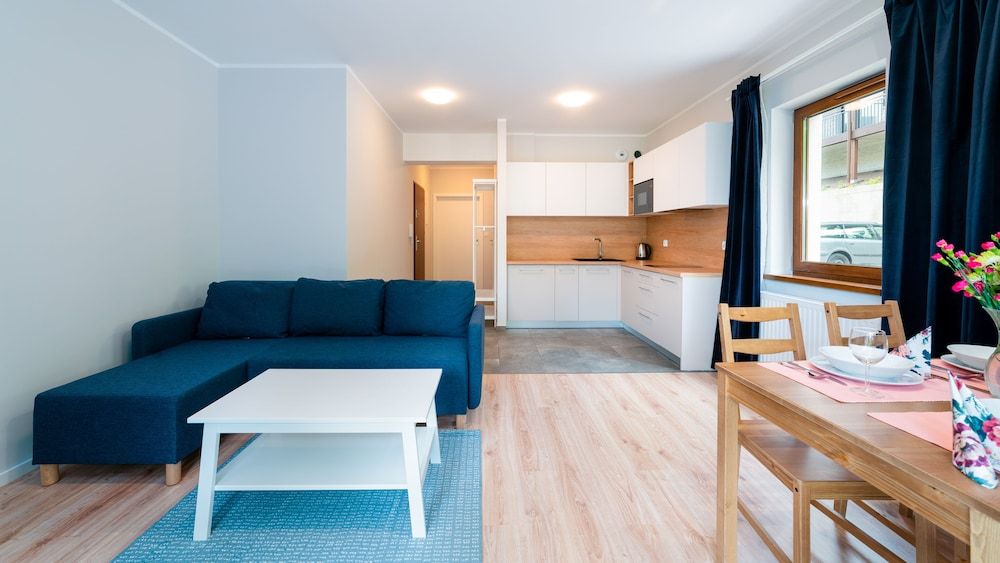 Apartment (1 E)