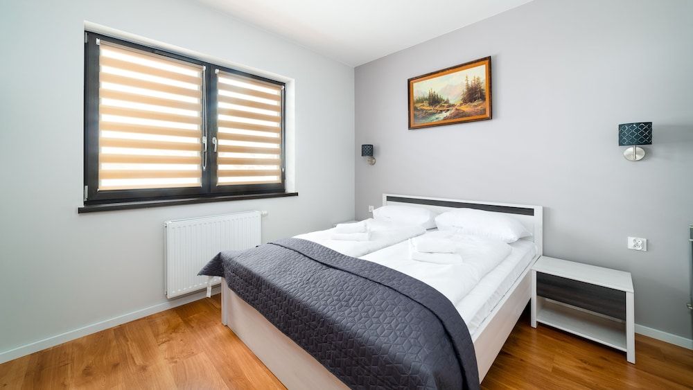 Apartment (7 F)