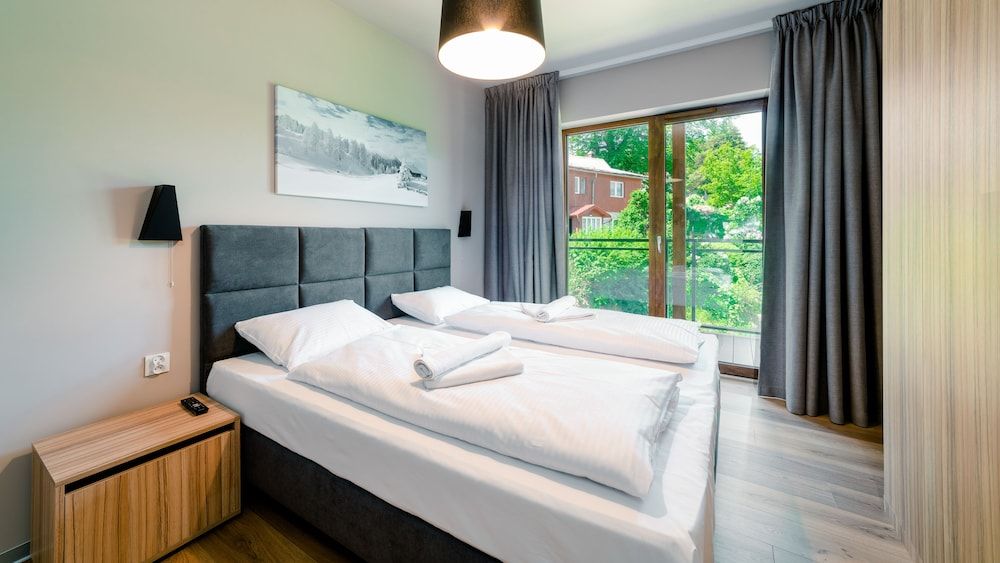 Apartment (18 D)