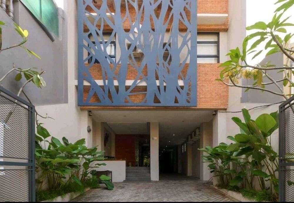 undefined Bale Resident 2