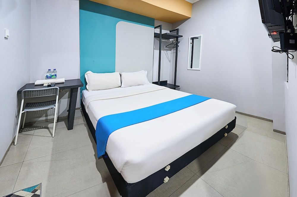 undefined Bale Resident 6