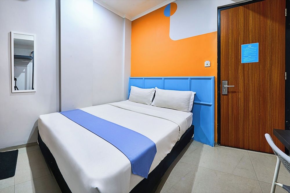 undefined Bale Resident 8