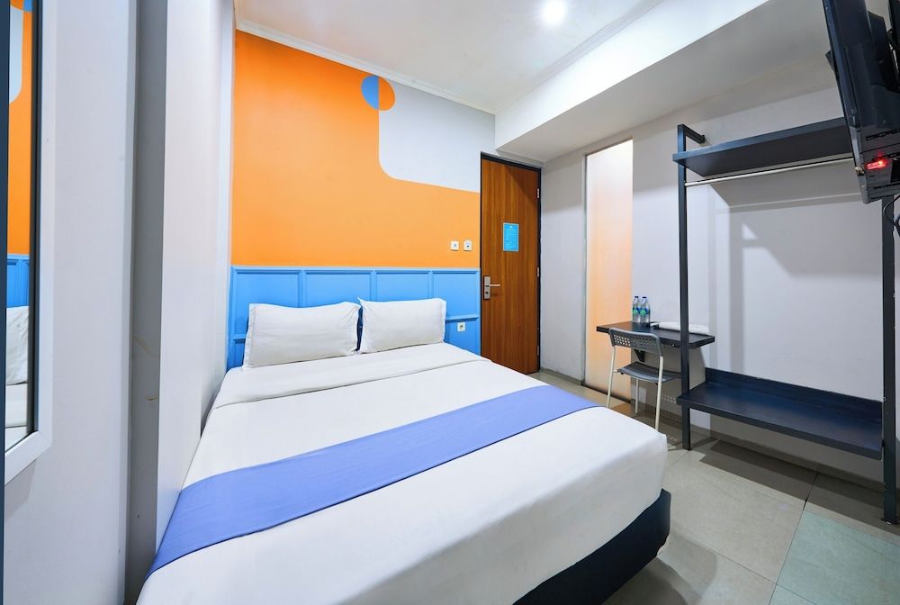 undefined Bale Resident 7