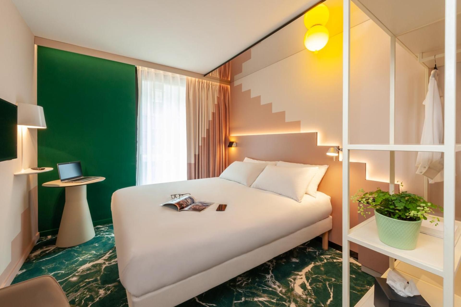 Standard room with a double bed (160x200 cm)