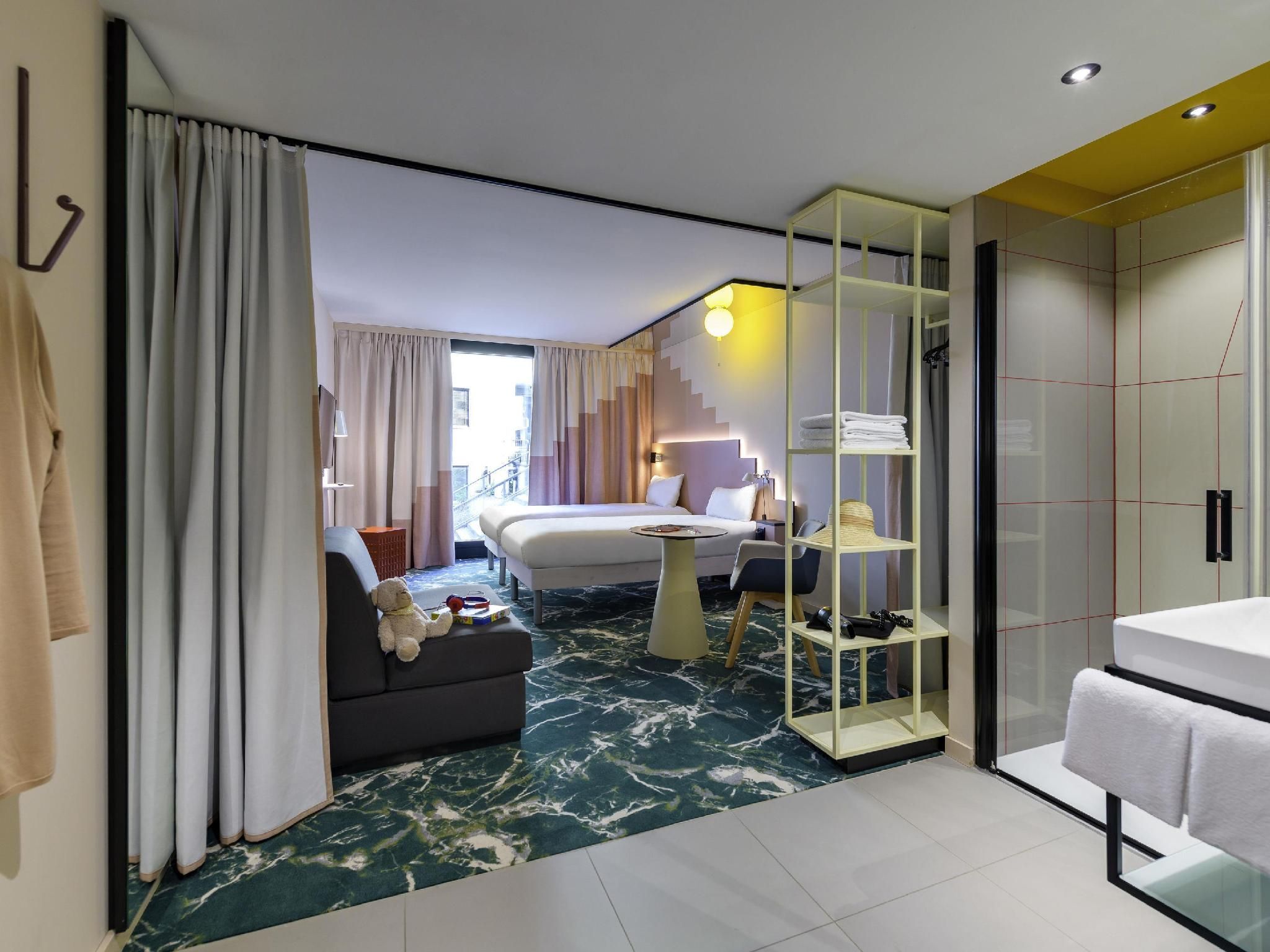 Standard Room with 3 single beds