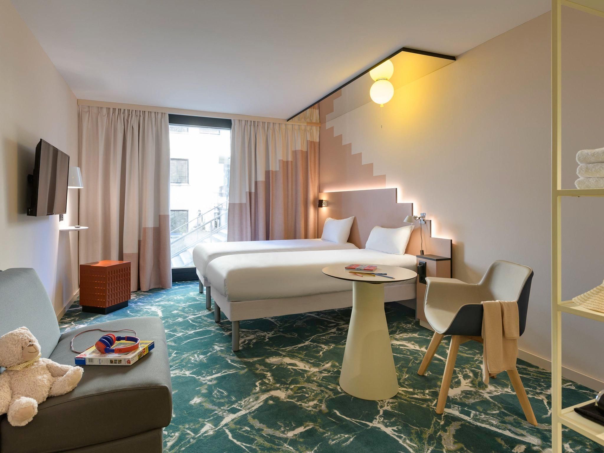 Standard Room with 3 single beds