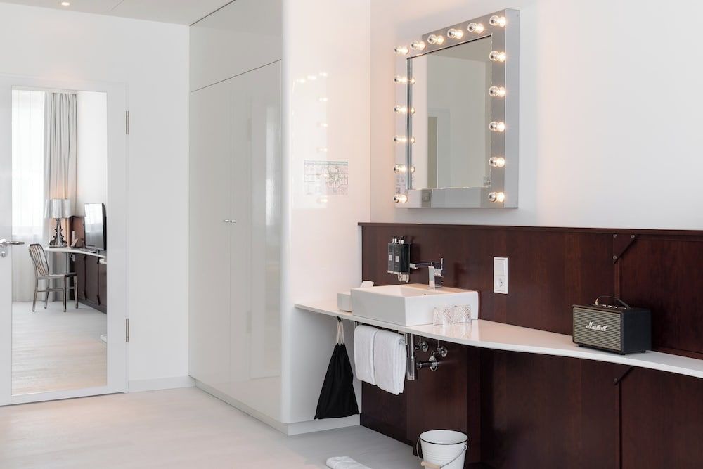 undefined Ruby Leni Hotel Dusseldorf 10