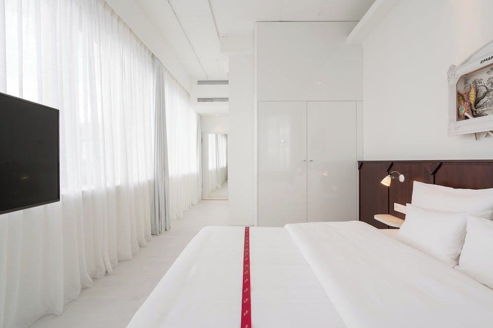 undefined Ruby Leni Hotel Dusseldorf 4