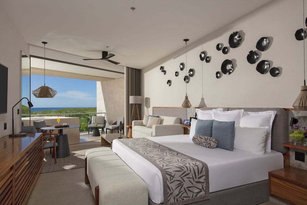 Preferred Club Jr Suite Ocean View King