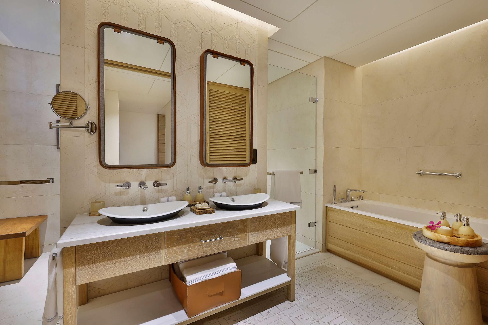 Three Bedroom Bay House With Plunge Pool