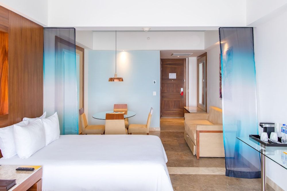 Junior Suite Ocean View King