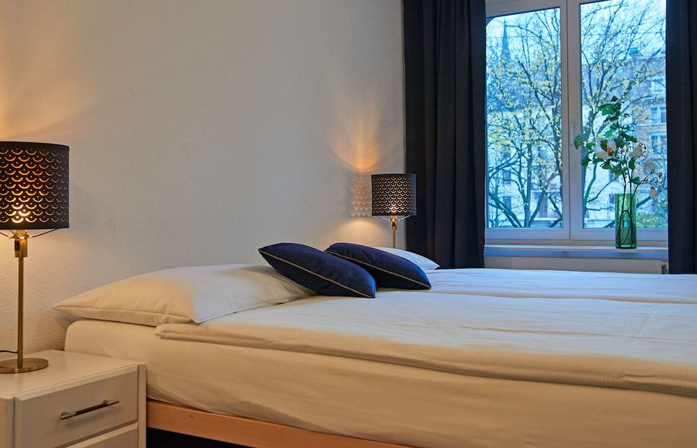 Saint Georges Hotel Twin Room, Shared Bathroom (incl. City Tax)