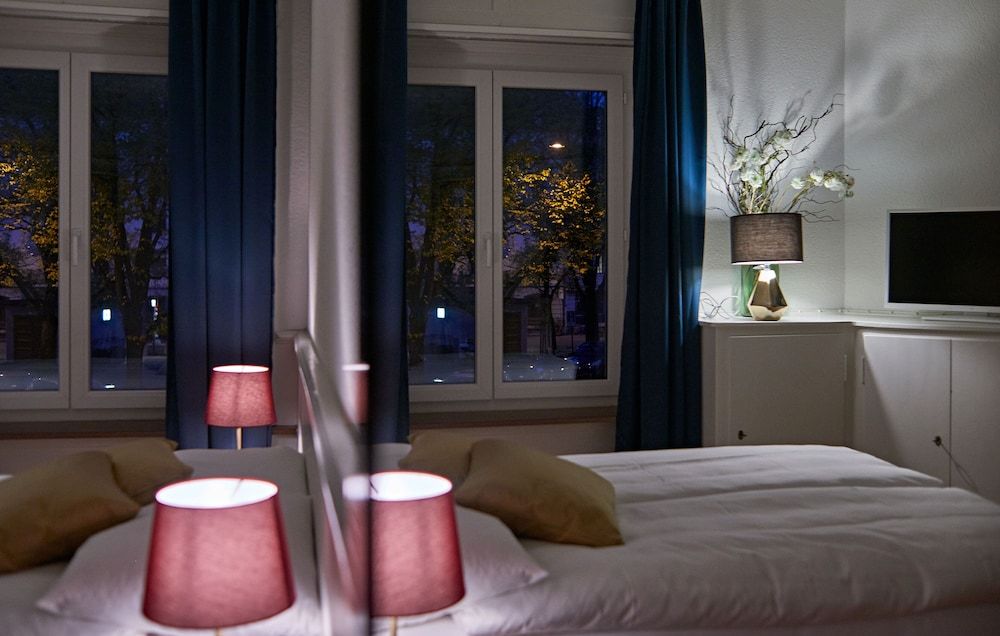 Saint Georges Hotel Twin Room, Shared Bathroom (incl. City Tax) 3