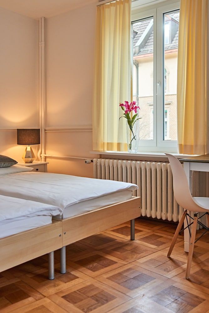 Saint Georges Hotel Triple Room, Shared Bathroom (incl. City Tax) 6