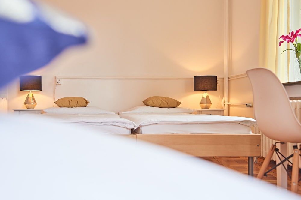Saint Georges Hotel Triple Room, Shared Bathroom (incl. City Tax) 2