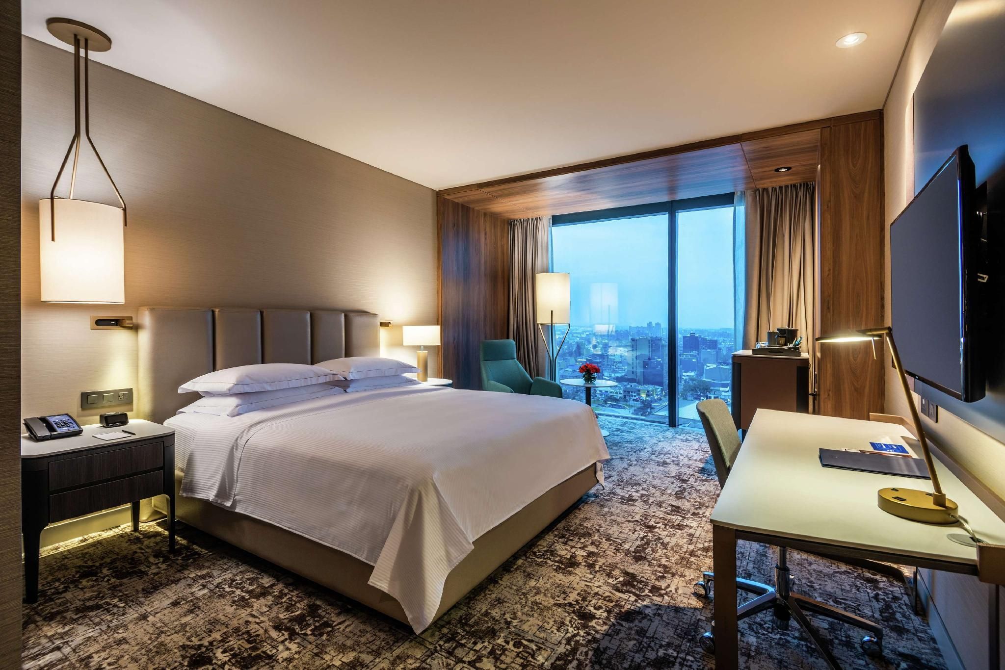 1 King Bed 