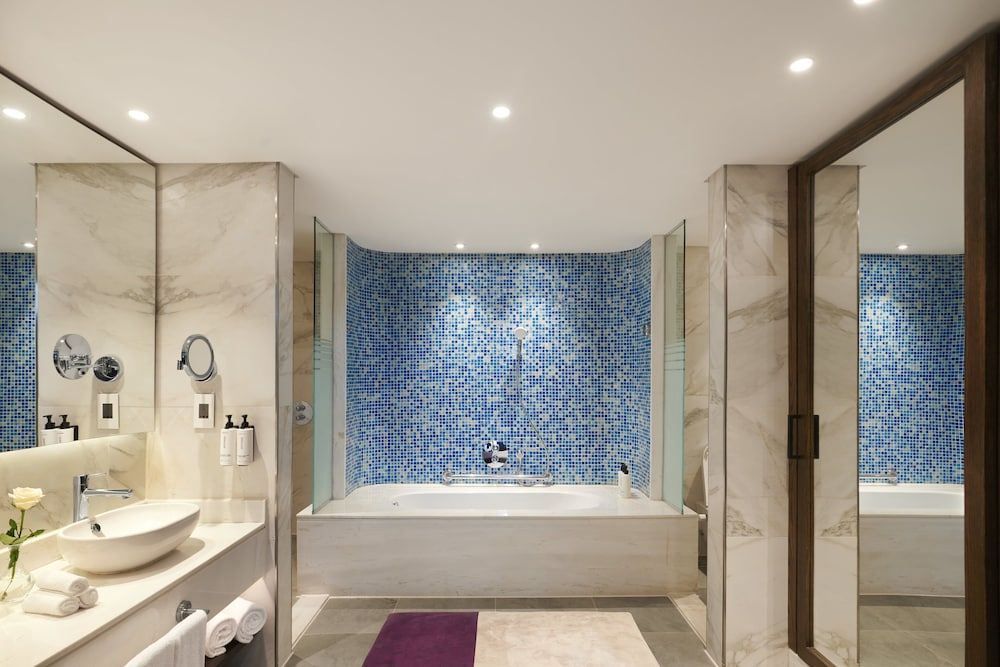 Suite, 1 King Bed (Arkan Plaza View, Club Floor)