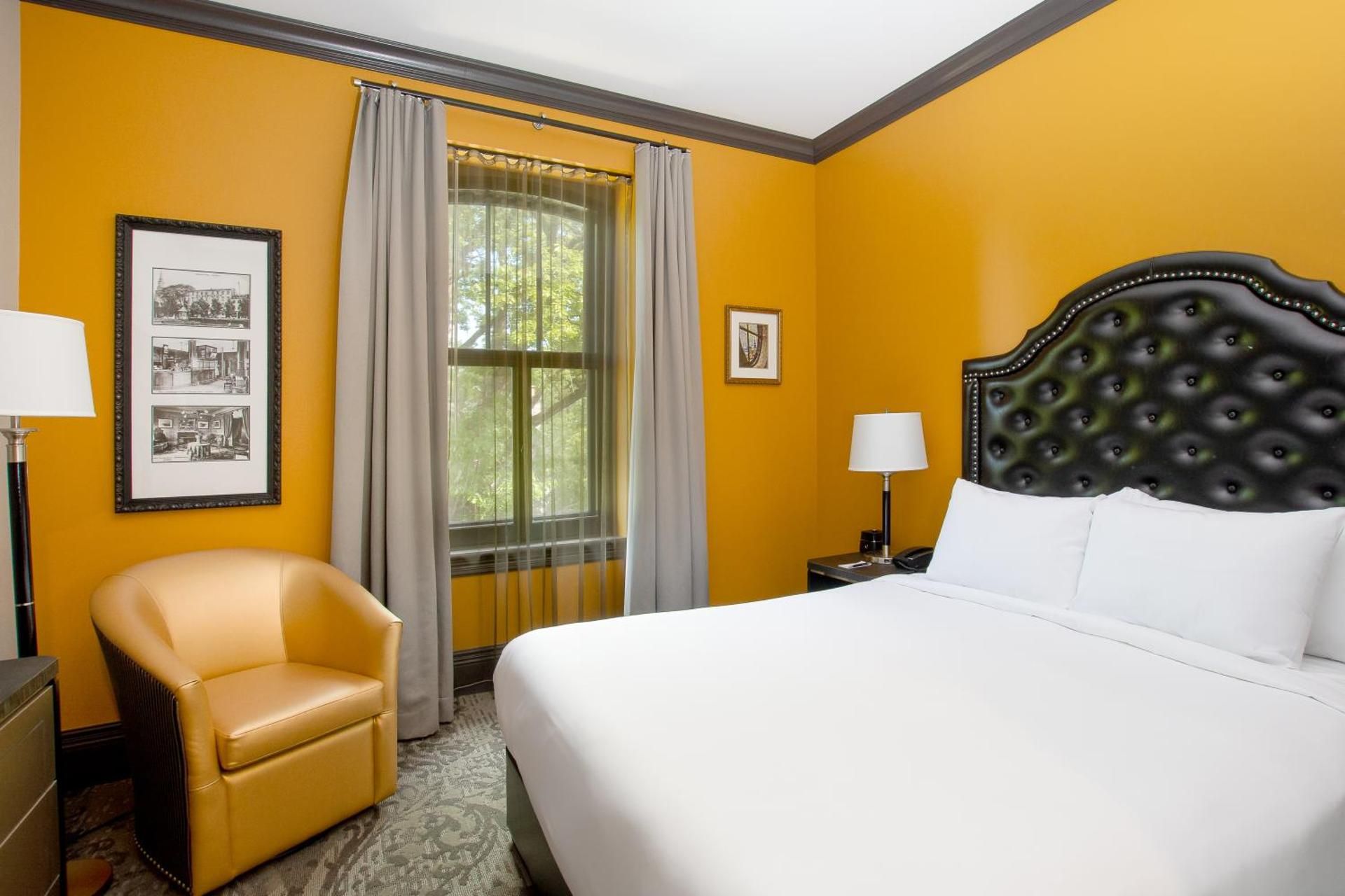 Hotel Clarendon Regular Queen 2