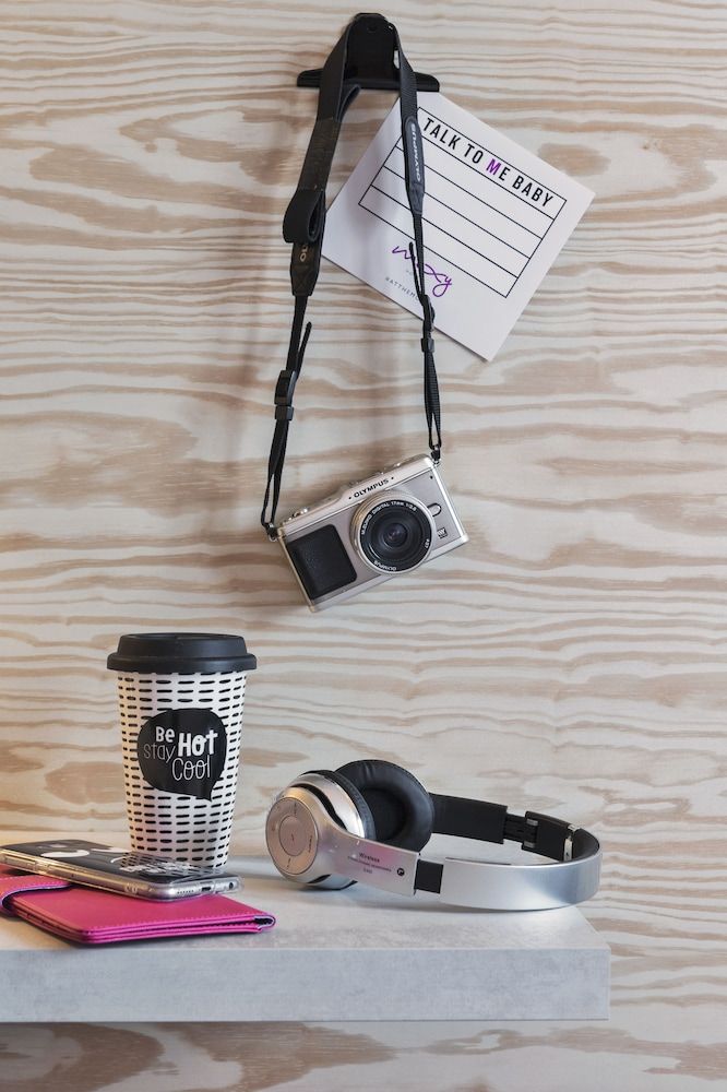 Moxy Duesseldorf South Room, 1 Queen Bed 6