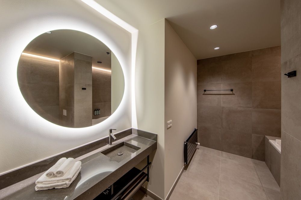 Hotel Geysir Deluxe Double Room with Balcony 3