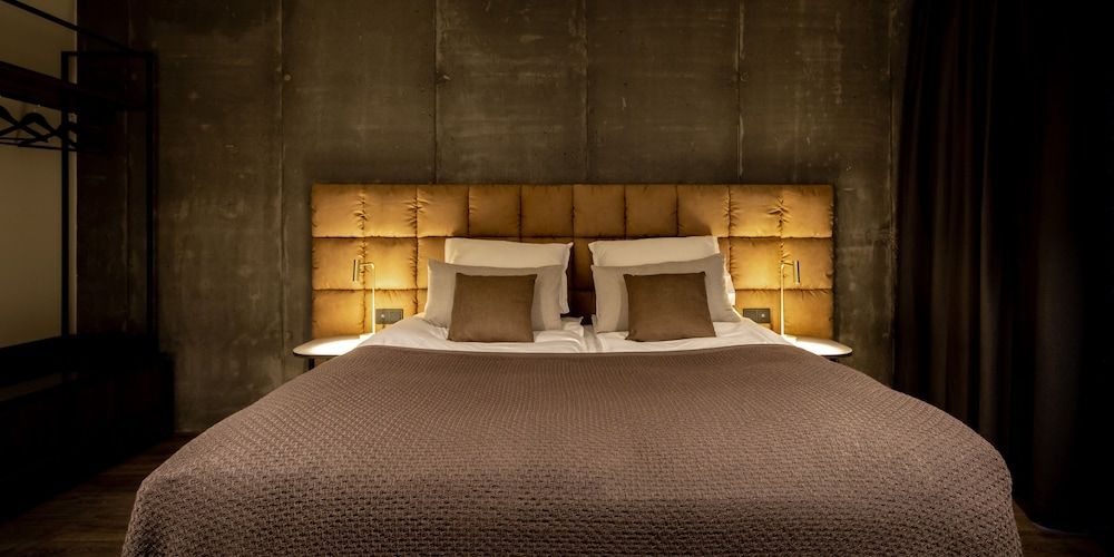 Hotel Geysir Deluxe Double Room with Balcony 2