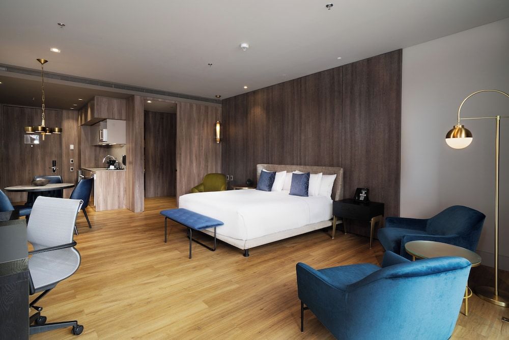 Junior Room, 1 King Bed, Mountain View (Apartment)