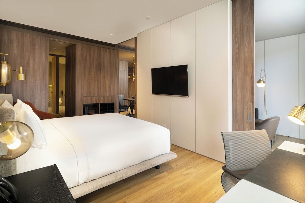 Premier Suite, 1 King Bed (Apartment)
