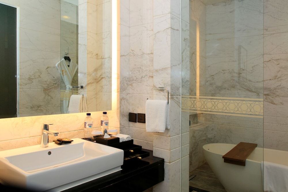 JHL Solitaire Gading Serpong Executive Suite Twin Room 3
