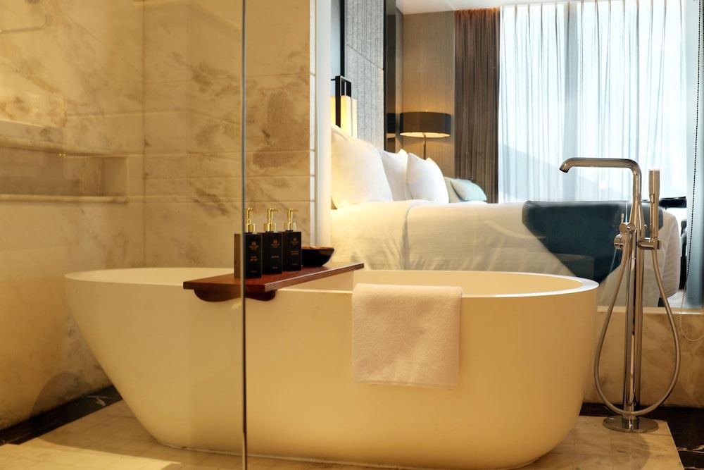 JHL Solitaire Gading Serpong Premier King Room 6
