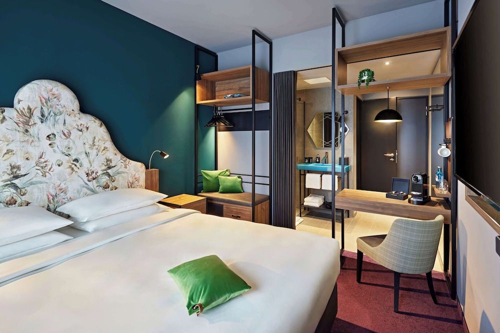 Me and All Hotel Dusseldorf Oberkassel, by Hyatt Room, 1 King Bed 3