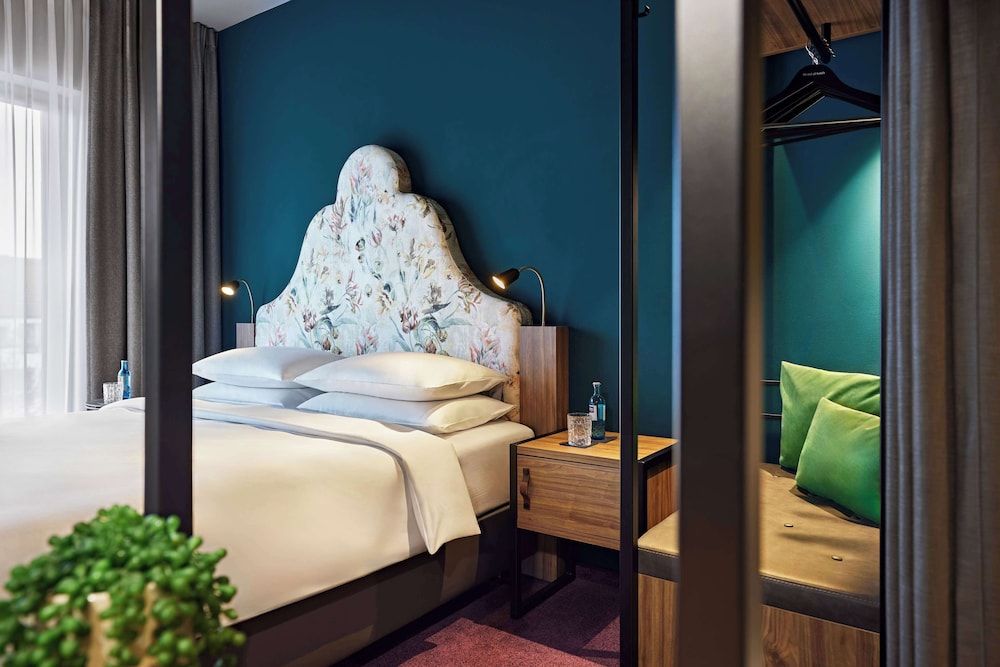 Me and All Hotel Dusseldorf Oberkassel, by Hyatt Room, 1 King Bed 4