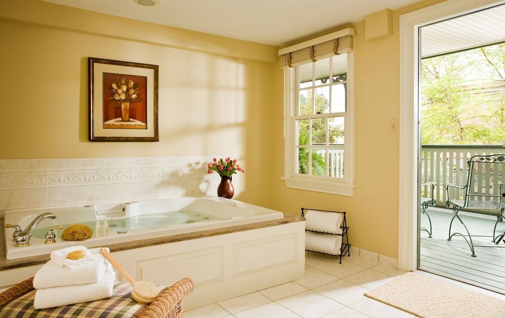 Lambertville House Courtyard King Suite 3