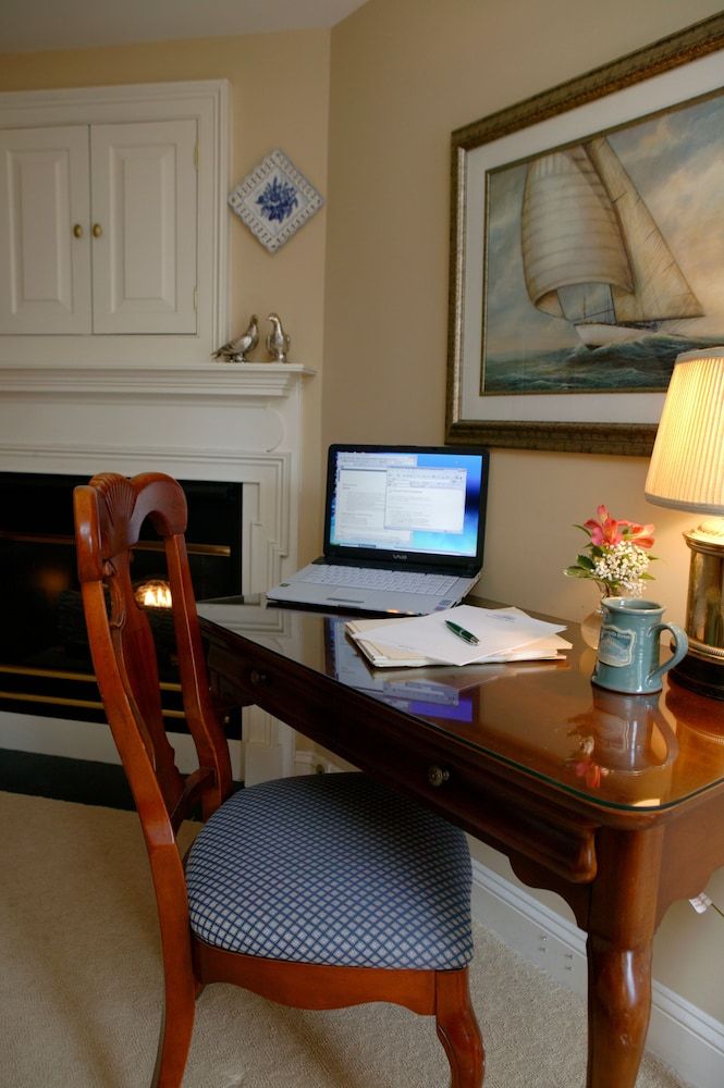 Lambertville House Luxury Room, 1 King Bed 3