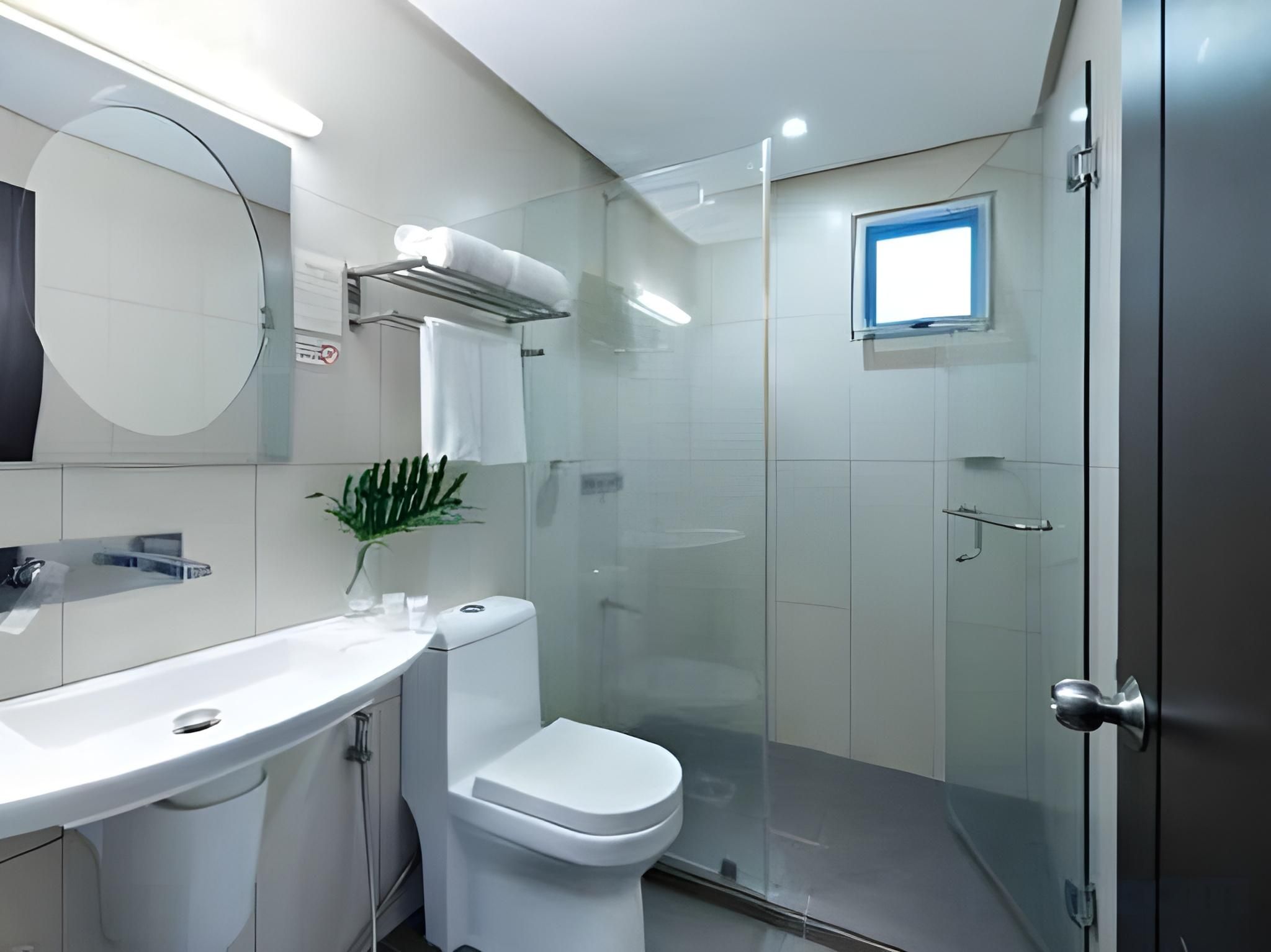 Court Meridian Hotel and Suites Super Deluxe Queen 6