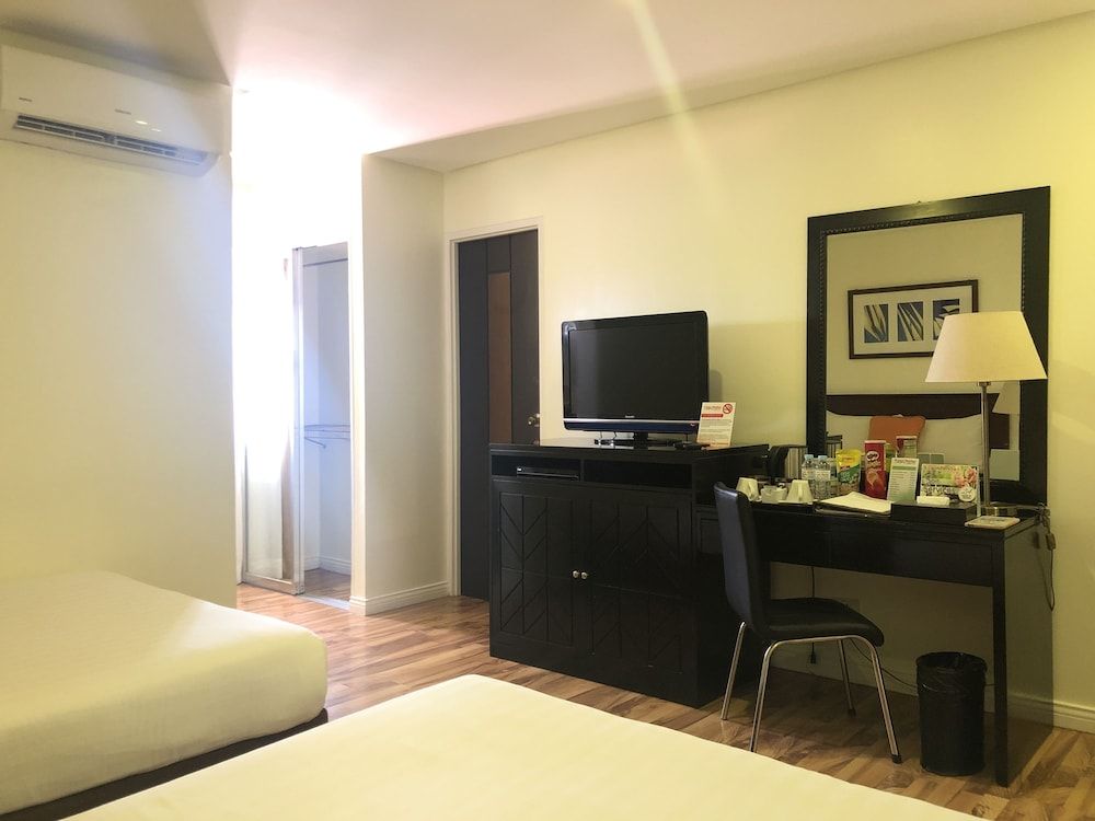 Court Meridian Hotel and Suites Super Deluxe Queen 7